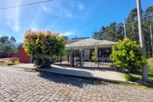 Casa com 213m², 3 dormitórios, 4 vagas, no bairro Desvio Rizzo em Caxias do Sul para Comprar