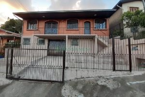 Casa com 208m², 3 dormitórios, 3 vagas, no bairro Planalto em Caxias do Sul para Comprar