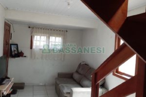 Casa com 61m², 3 dormitórios, 2 vagas, no bairro Jardim Iracema em Caxias do Sul para Comprar