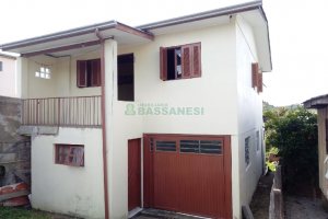 Casa com 61m², 3 dormitórios, 2 vagas, no bairro Jardim Iracema em Caxias do Sul para Comprar