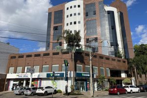 Sala com 400m², 10 vagas, no bairro Pio X em Caxias do Sul para Alugar