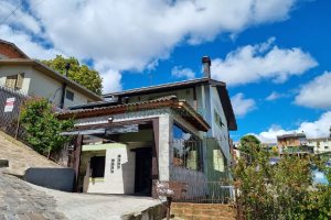 Casa com 132m², 4 dormitórios, 1 vaga, no bairro Rio Branco em Caxias do Sul para Comprar