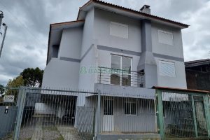 Sobrado com 76m², 3 dormitórios, 1 vaga, no bairro Colina Sorriso em Caxias do Sul para Comprar
