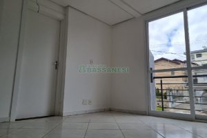 Sobrado com 76m², 3 dormitórios, 1 vaga, no bairro Colina Sorriso em Caxias do Sul para Comprar