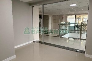 Sala com 80m², no bairro Centro em Caxias do Sul para Alugar