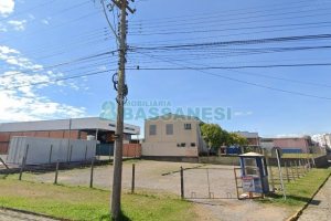 Terreno com 741m², no bairro Cinqüentenário em Caxias do Sul para Comprar