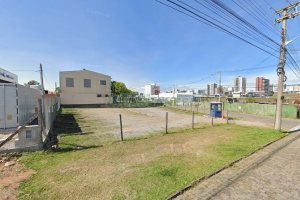 Terreno com 741m², no bairro Cinqüentenário em Caxias do Sul para Comprar