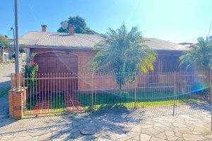 Casa com 138m², 3 dormitórios, 1 vaga, no bairro Kayser em Caxias do Sul para Comprar