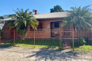 Casa com 138m², 3 dormitórios, 1 vaga, no bairro Kayser em Caxias do Sul para Comprar