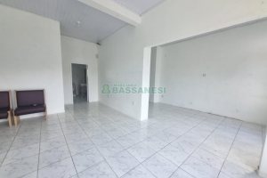 Loja com 80m², no bairro Desvio Rizzo em Caxias do Sul para Alugar