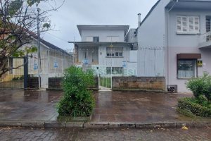 Casa com 200m², 6 dormitórios, 4 vagas, no bairro Centro em Caxias do Sul para Comprar