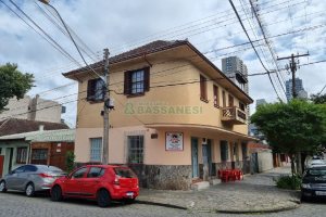 Predio com 300m², 6 dormitórios, no bairro Centro em Caxias do Sul para Comprar