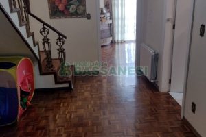 Casa com 136m², 3 dormitórios, 2 vagas, no bairro Cinqüentenário em Caxias do Sul para Comprar