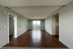 Apartamento com 81m², 2 dormitórios, 2 vagas, no bairro Santa Catarina em Caxias do Sul para Comprar