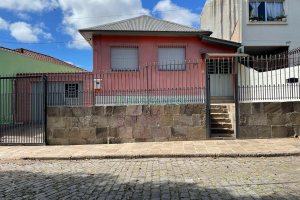 Casa com 95m², 2 dormitórios, 1 vaga, no bairro Rio Branco em Caxias do Sul para Comprar