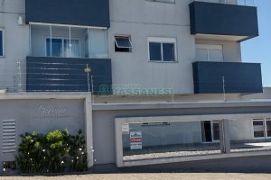 Apartamento com 67m², 3 dormitórios, 2 vagas, no bairro Kayser em Caxias do Sul para Comprar