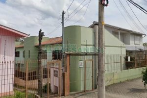 Casa com 105m², 3 dormitórios, 2 vagas, no bairro Interlagos em Caxias do Sul para Comprar