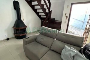 Casa com 105m², 3 dormitórios, 2 vagas, no bairro Interlagos em Caxias do Sul para Comprar