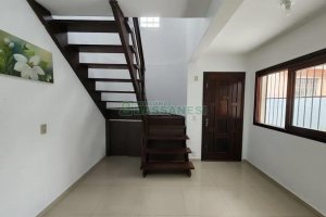 Casa com 105m², 3 dormitórios, 2 vagas, no bairro Interlagos em Caxias do Sul para Comprar