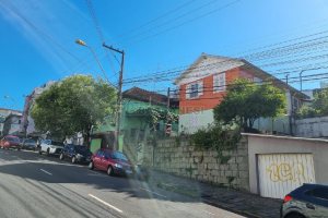Casa com 100m², 3 dormitórios, 2 vagas, no bairro Centro em Caxias do Sul para Comprar
