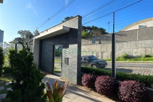 Apartamento com 80m², 2 dormitórios, 2 vagas, no bairro Vila Horn em Caxias do Sul para Comprar