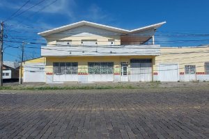 Loja com 700m², 4 vagas, no bairro Nossa Senhora de Fátima em Caxias do Sul para Alugar ou Comprar