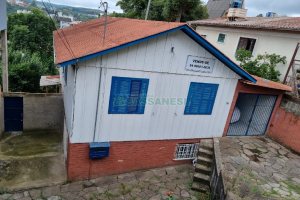 Casa com 200m², 3 dormitórios, 1 vaga, no bairro Universitário em Caxias do Sul para Comprar