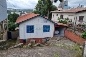 Casa com 200m², 3 dormitórios, 1 vaga, no bairro Universitário em Caxias do Sul para Comprar