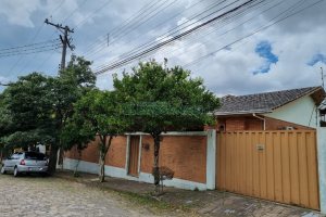Casa com 180m², 3 dormitórios, 2 vagas, no bairro Desvio Rizzo em Caxias do Sul para Comprar