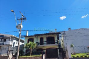 Casa com 260m², 3 dormitórios, 3 vagas, no bairro Santa Catarina em Caxias do Sul para Comprar