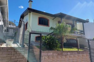 Casa com 260m², 3 dormitórios, 3 vagas, no bairro Santa Catarina em Caxias do Sul para Comprar