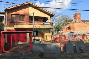 Casa com 242m², 5 dormitórios, 2 vagas, no bairro Esplanada em Caxias do Sul para Comprar