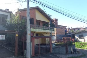 Casa com 242m², 5 dormitórios, 2 vagas, no bairro Esplanada em Caxias do Sul para Comprar