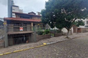 Casa com 340m², 3 dormitórios, 3 vagas, no bairro Panazzolo em Caxias do Sul para Comprar
