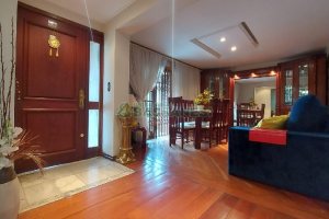 Casa com 340m², 3 dormitórios, 3 vagas, no bairro Panazzolo em Caxias do Sul para Comprar