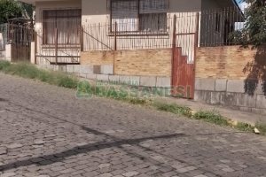 Casa com 187m², 5 dormitórios, 2 vagas, no bairro Pio X em Caxias do Sul para Comprar