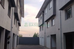 Sobrado com 84m², 2 dormitórios, 1 vaga, no bairro Charqueadas em Caxias do Sul para Comprar