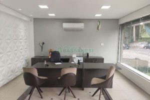 Loja com 129m², no bairro Cinqüentenário em Caxias do Sul para Comprar