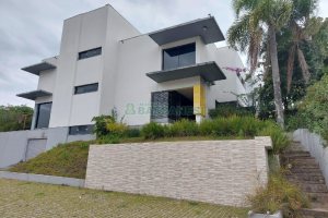 Predio com 580m², 4 vagas, no bairro Planalto em Caxias do Sul para Alugar ou Comprar