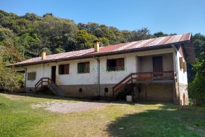 Chácara com 230m², 5 dormitórios, 2 vagas, no bairro Galópolis em Caxias do Sul para Comprar