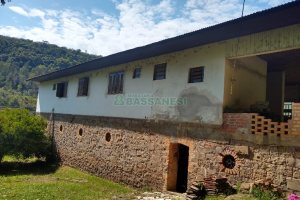 Chácara com 230m², 5 dormitórios, 2 vagas, no bairro Galópolis em Caxias do Sul para Comprar