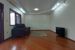 Casa com 150m², 3 dormitórios, 2 vagas, no bairro Cruzeiro em Caxias do Sul para Alugar