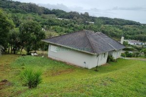 Chácara com 324m², 3 dormitórios, 6 vagas, no bairro Nossa Senhora da Saúde em Caxias do Sul para Comprar