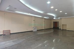 Loja com 780m², no bairro Centro em Caxias do Sul para Alugar ou Comprar