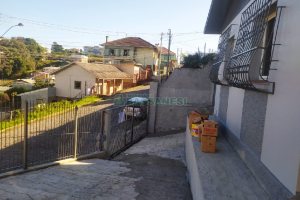 Casa com 60m², 2 dormitórios, 1 vaga, no bairro Rio Branco em Caxias do Sul para Comprar