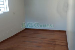 Casa Comercial com 280m², 3 dormitórios, 1 vaga, no bairro Medianeira em Caxias do Sul para Alugar