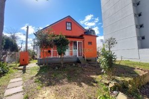 Casa com 120m², 3 dormitórios, 4 vagas, no bairro São Pelegrino em Caxias do Sul para Alugar