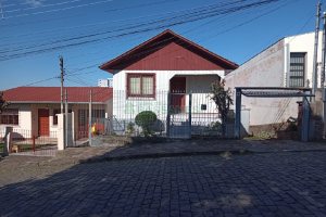 Casa com 90m², 2 dormitórios, 1 vaga, no bairro Kayser em Caxias do Sul para Comprar