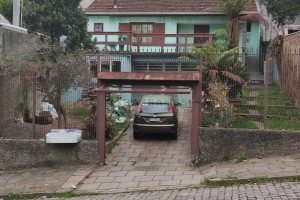 Casa com 302m², 3 dormitórios, 1 vaga, no bairro Planalto em Caxias do Sul para Comprar