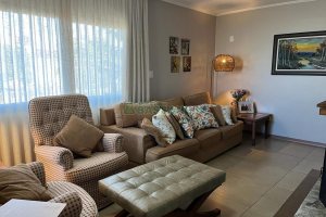 Casa com 282m², 3 dormitórios, 3 vagas, no bairro Interlagos em Caxias do Sul para Comprar